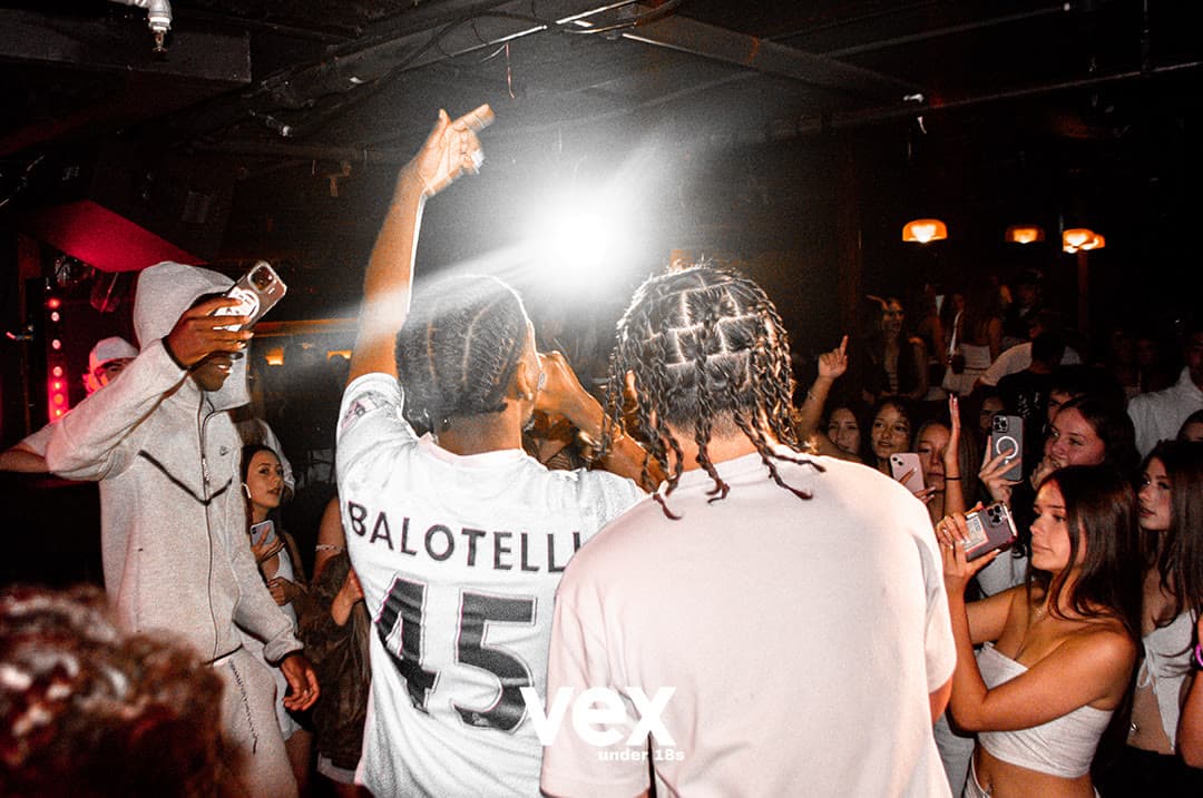 Event photography: crowd at a Vex show