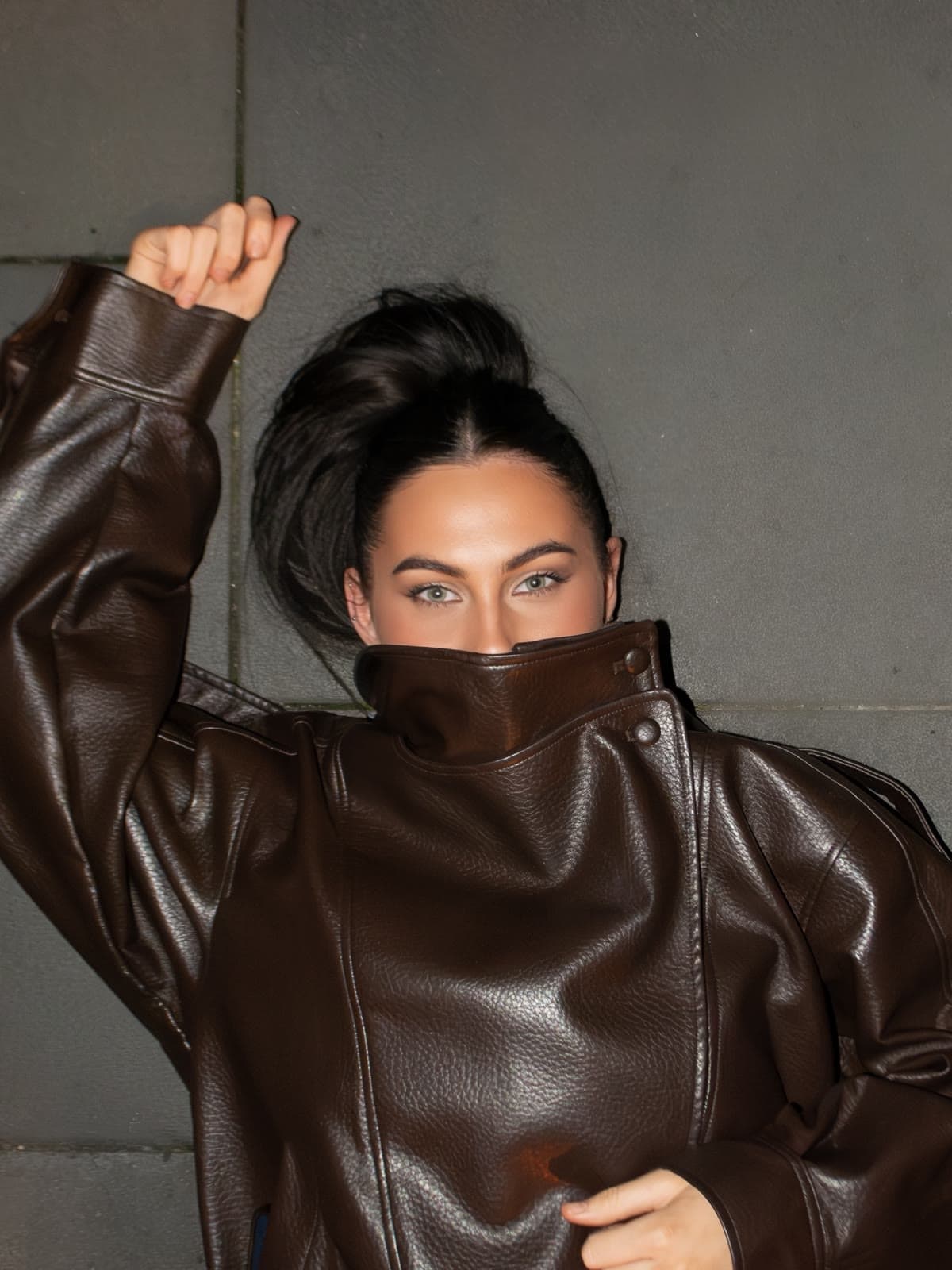 Press shot: Mischa